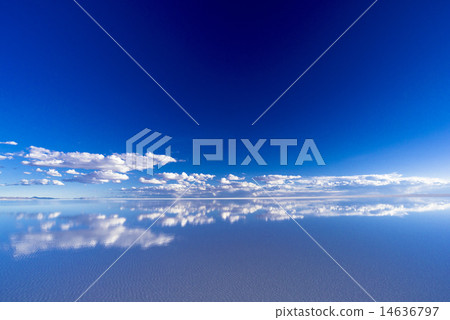 Uyuni salt lake of Mirror Lake 14636797