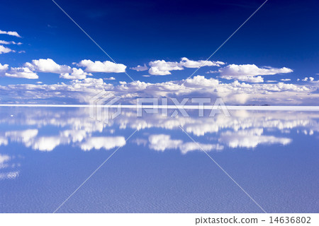 Uyuni salt lake of Mirror Lake 14636802