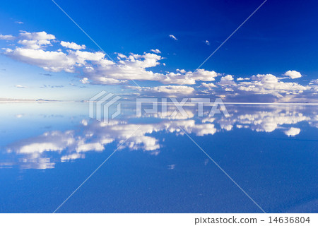 Uyuni salt lake of Mirror Lake 14636804