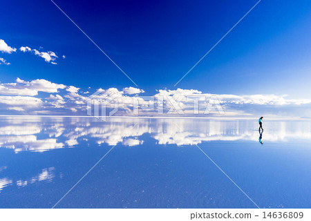 Uyuni salt lake of Mirror Lake 14636809