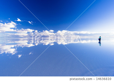 Uyuni salt lake of Mirror Lake 14636810