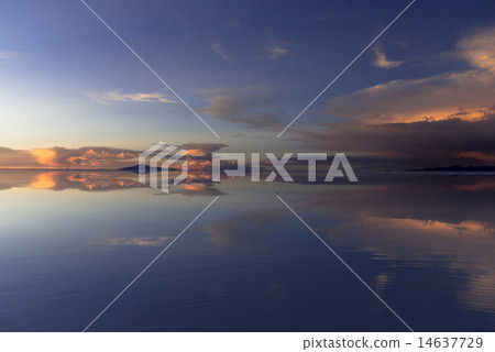 Uyuni salt lake evening view of Mirror Lake Uyuni salt lake evening view of Mirror Lake 14637729