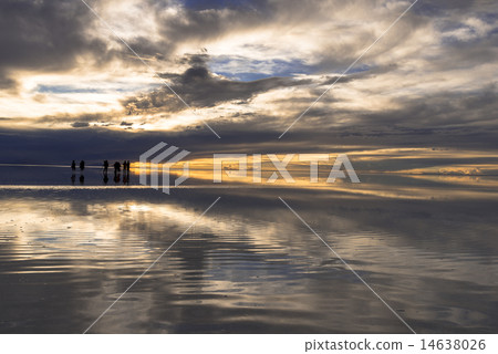 Uyuni salt lake evening view of Mirror Lake Uyuni salt lake evening view of Mirror Lake 14638026