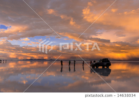Uyuni salt lake evening view of Mirror Lake Uyuni salt lake evening view of Mirror Lake 14638034
