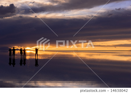 鏡子湖Uyuni鹽湖晚上視圖 14638042