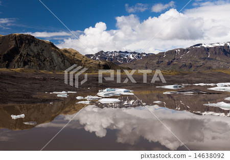 Lake with icebergs in Iceland Lake with icebergs in Iceland 14638092