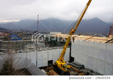 Elementary school construction site (large crane) 14640504