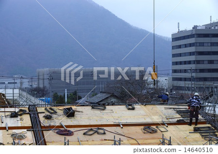 Elementary school construction site (large crane) 14640510