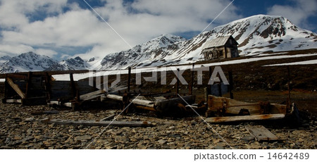 Rickety hut behind rusty old mining equipment Rickety hut behind rusty old mining equipment 14642489