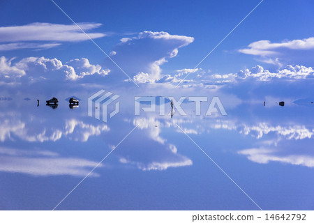 Uyuni salt lake of Mirror Lake 14642792