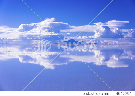 Uyuni salt lake of Mirror Lake Uyuni salt lake of Mirror Lake 14642794