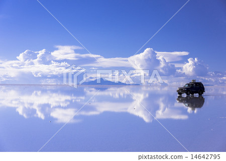 Uyuni salt lake of Mirror Lake 14642795
