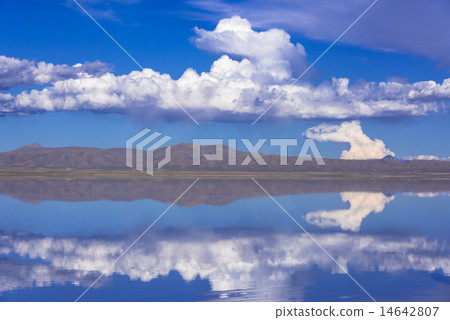 Uyuni salt lake of Mirror Lake Uyuni salt lake of Mirror Lake 14642807