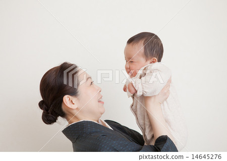 祖母 擁抱 舒適 14645276