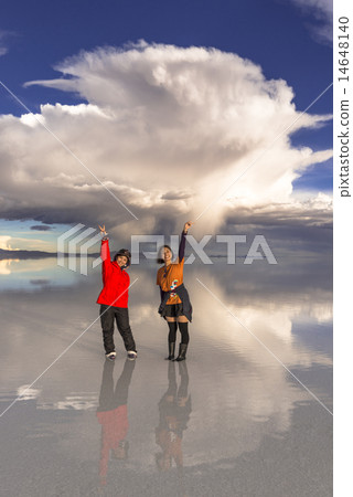 Women in Uyuni salt lake evening view of Mirror Lake 14648140