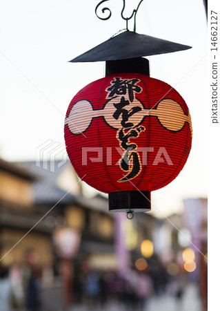 A lantern lantern of a cherry blossom view street 14662127