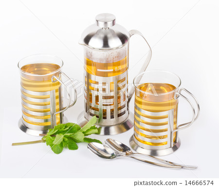 Teapot and cups with mint 14666574
