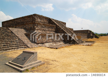 Teotihuacan remains in Mexico 14690814