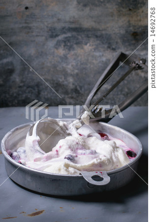 Ice cream with berries 14692768