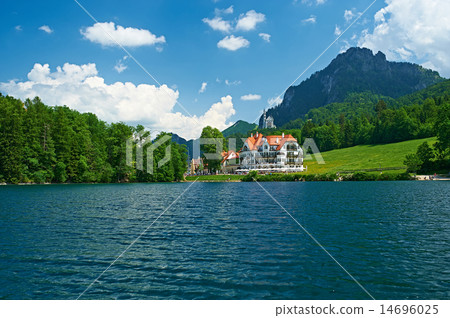 Alpsee lake at Hohenschwangau near Munich Alpsee lake at Hohenschwangau near Munich 14696025