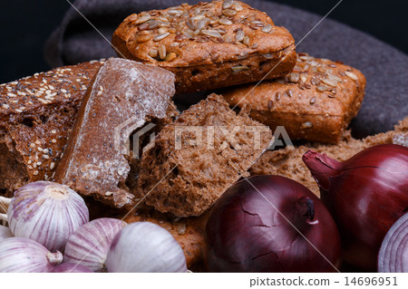 different bread  14696951