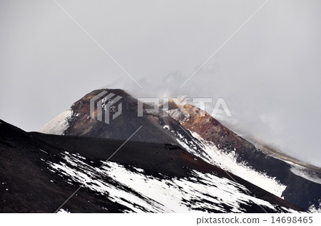 volcano aetna in sicily 14698465