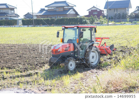 田野 拖拉機 沒人 14699955