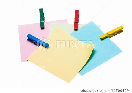 reminder note on color clothes pins 14700409
