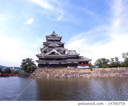 松本城(又名:十字架)/'國寶'/'國家指定古蹟'/'100日本城堡'/'城市景觀100選擇' 松本城(又名:十字架)/'國寶'/'國家指定古蹟'/'100日本城堡'/'城市景觀100選擇' 14700759