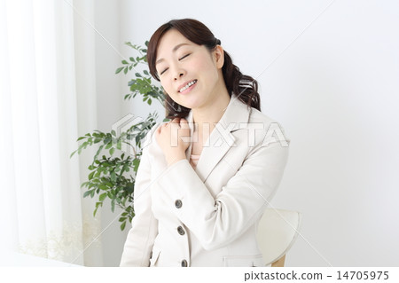 Business woman to hold down points of shoulder 14705975