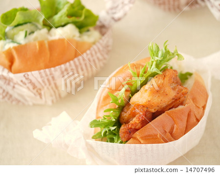 炒炸土豆沙拉沙白色背景(高角度) 炒炸土豆沙拉沙白色背景(高角度) 14707496