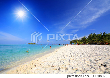 White sand beach of Koh Lipe White sand beach of Koh Lipe 14708028