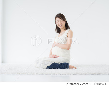 Young pregnant woman Young pregnant woman 14708821