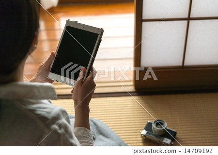婦女和平板電腦 14709192