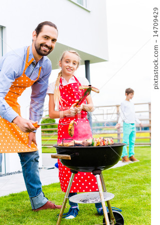 Family barbecue together in garden home Family barbecue together in garden home 14709429