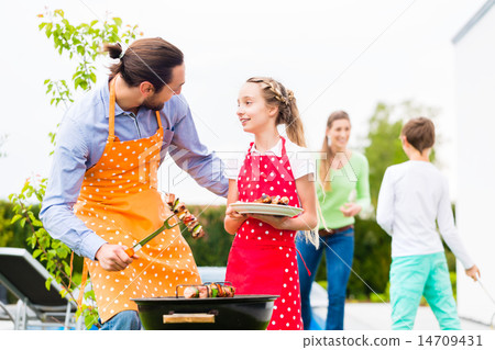 Father and daughter barbecue together Father and daughter barbecue together 14709431