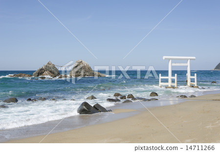 Sakurai Futamigaura torii and couple rock Sakurai Futamigaura torii and couple rock 14711266