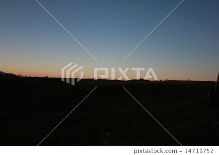 Horizon of the plateau Horizon of the plateau 14711752