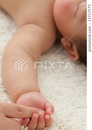 infant, grasp, mother 14713575