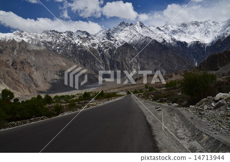 Pakistan upper Hunzapath village Takamine and Karakoram Highway 14713944