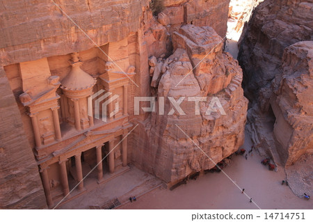 從El Cazne Top的Jordan Petra廢墟 從El Cazne Top的Jordan Petra廢墟 14714751