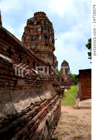 Wat Maha That, Ruin temple in Thailand Wat Maha That, Ruin temple in Thailand 14716074