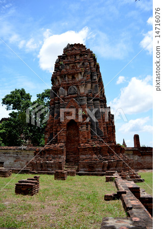 Ruin temple in Thailand 14716076