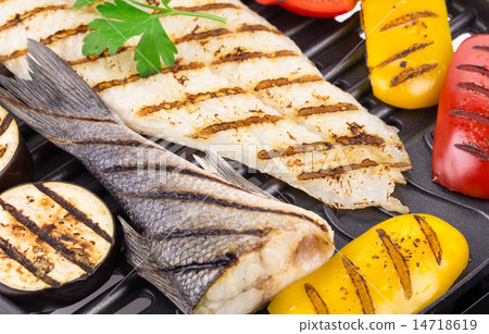 Grilled fish fillet 14718619