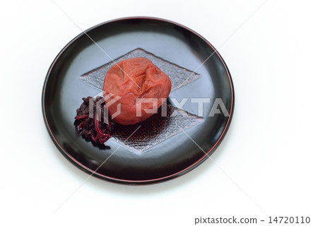 Umeboshi on the dish 14720110