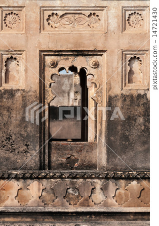 Detail decorative of Dauji Ki Kothi in Orchha Detail decorative of Dauji Ki Kothi in Orchha 14721430