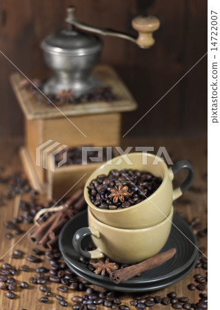 Coffee beans in the cups and old coffee mill Coffee beans in the cups and old coffee mill 14722007