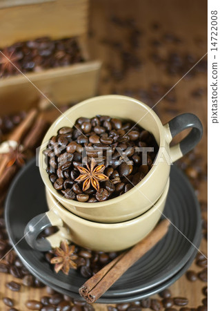 Coffee beans in the cups Coffee beans in the cups 14722008