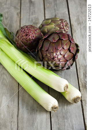 Leek and artichoke Leek and artichoke 14722013