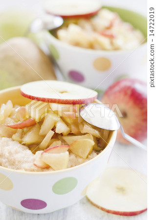 Porrige with apples Porrige with apples 14722019